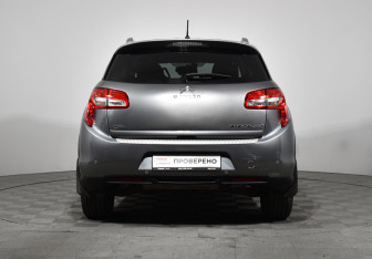 Подержанный автомобиль Citroen C4 Aircross 2012 года (6 фото)