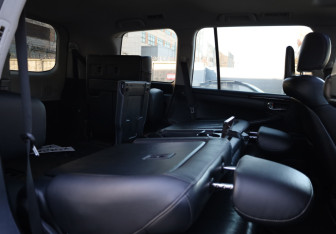 Подержанный автомобиль Lexus LX 2012 года (13 фото)