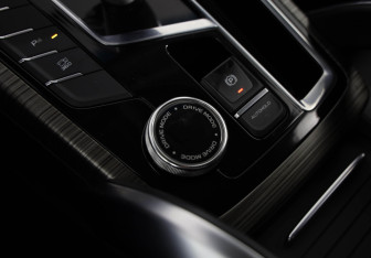 Подержанный автомобиль Geely Atlas Pro 2022 года (15 фото)