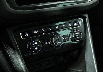 Подержанный автомобиль Volkswagen Tiguan 2018 года (17 фото)