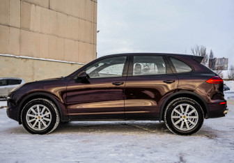 Подержанный автомобиль Porsche Cayenne 2015 года (10 фото)