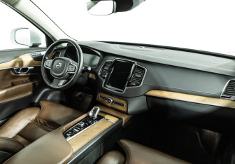 Подержанный автомобиль Volvo XC90 2019 года (9 фото)