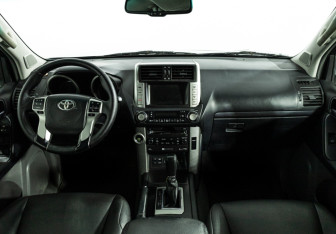 Подержанный автомобиль Toyota Land Cruiser Prado 2010 года (13 фото)