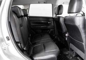 Подержанный автомобиль Mitsubishi Outlander 2018 года (21 фото)