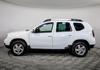 Подержанный автомобиль Renault Duster 2015 года (8 фото)