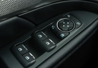 Подержанный автомобиль Ford Explorer 2018 года (17 фото)