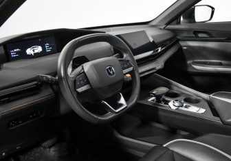 Подержанный автомобиль Changan UNI-V 2024 года (9 фото)