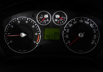 Подержанный автомобиль Ford Fiesta Hatchback 2007 года (16 фото)