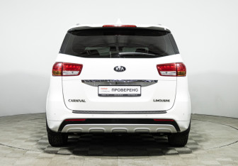 Подержанный автомобиль Kia Carnival 2017 года (6 фото)
