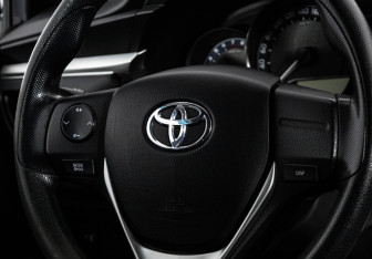 Подержанный автомобиль Toyota Corolla Sedan 2013 года (12 фото)