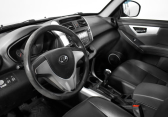 Подержанный автомобиль Lifan X60 2015 года (9 фото)