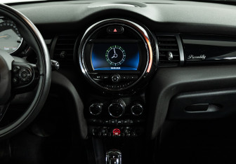 Подержанный автомобиль MINI Hatch 2021 года (14 фото)