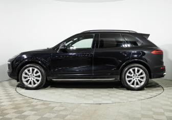 Подержанный автомобиль Porsche Cayenne 2015 года (8 фото)
