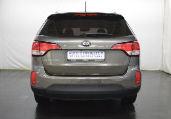 Подержанный автомобиль Kia Sorento 2015 года (6 фото)