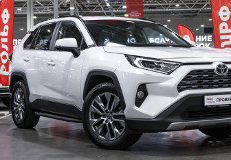 Подержанный автомобиль Toyota RAV4 2022 года (6 фото)