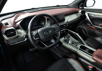 Подержанный автомобиль Geely Coolray 2023 года (11 фото)