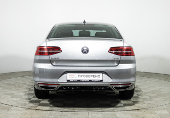 Подержанный автомобиль Volkswagen Passat Sedan 2017 года (6 фото)