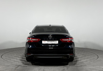 Подержанный автомобиль Toyota Camry Sedan 2022 года (6 фото)