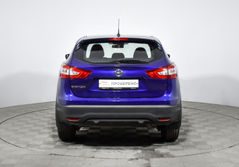 Подержанный автомобиль Nissan Qashqai 2014 года (6 фото)