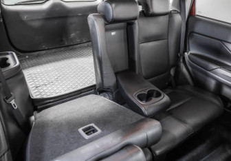 Подержанный автомобиль Mitsubishi Outlander 2014 года (30 фото)