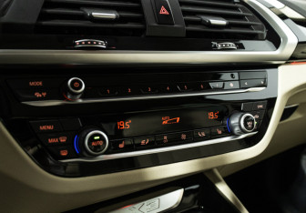 Подержанный автомобиль BMW X3 2020 года (16 фото)