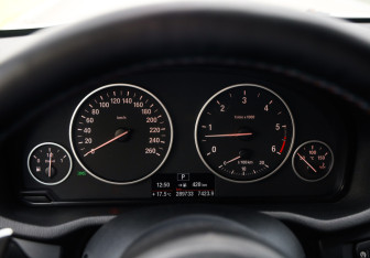 Подержанный автомобиль BMW X3 2012 года (15 фото)
