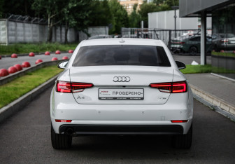 Подержанный автомобиль Audi A4 Sedan 2018 года (7 фото)