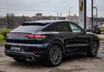 Подержанный автомобиль Porsche Cayenne 2019 года (6 фото)