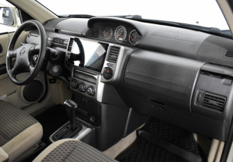 Подержанный автомобиль Nissan X-Trail 2003 года (10 фото)