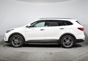 Подержанный автомобиль Hyundai Santa Fe 2018 года (8 фото)