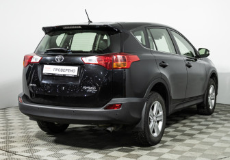 Подержанный автомобиль Toyota RAV4 2013 года (5 фото)