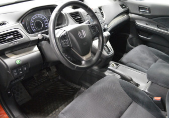 Подержанный автомобиль Honda CR-V 2012 года (10 фото)