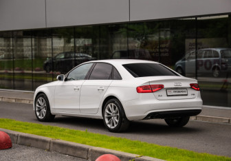 Подержанный автомобиль Audi A4 Sedan 2014 года (8 фото)
