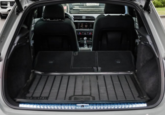 Подержанный автомобиль Audi Q3 2024 года (36 фото)