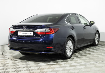 Подержанный автомобиль Lexus ES 2016 года (5 фото)