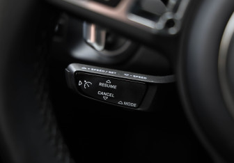 Подержанный автомобиль Porsche Cayenne 2020 года (20 фото)