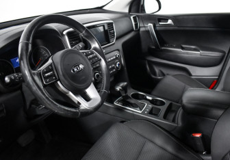 Подержанный автомобиль Kia Sportage 2018 года (9 фото)