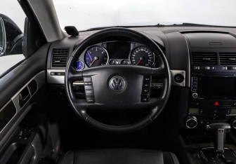 Подержанный автомобиль Volkswagen Touareg 2009 года (12 фото)