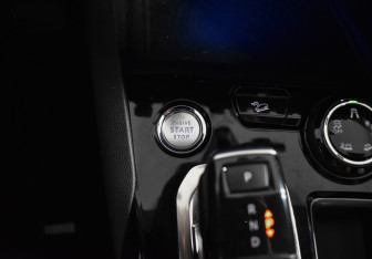Подержанный автомобиль Peugeot 3008 2019 года (19 фото)