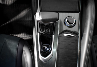 Подержанный автомобиль Geely Monjaro 2023 года (12 фото)