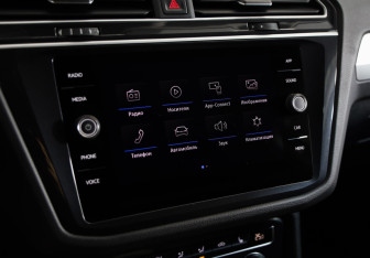 Подержанный автомобиль Volkswagen Tiguan 2020 года (13 фото)