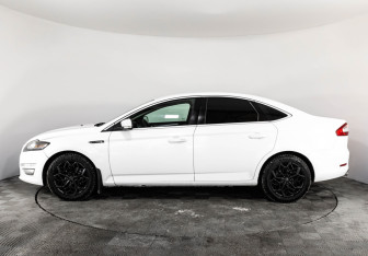 Подержанный автомобиль Ford Mondeo Sedan 2011 года (8 фото)