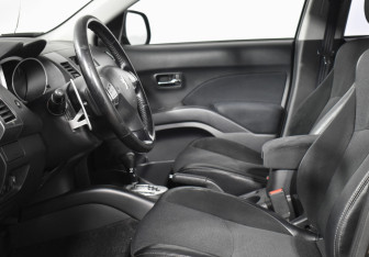 Подержанный автомобиль Peugeot 4007 2008 года (10 фото)
