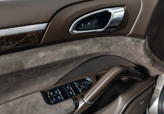 Подержанный автомобиль Porsche Cayenne 2015 года (10 фото)