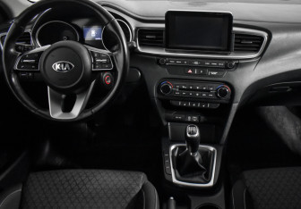 Подержанный автомобиль Kia Ceed Hatchback 2018 года (14 фото)