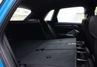 Подержанный автомобиль Audi Q3 2019 года (16 фото)