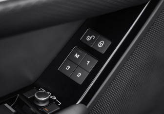 Подержанный автомобиль Land Rover Range Rover Velar 2017 года (28 фото)