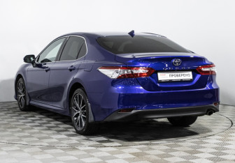 Подержанный автомобиль Toyota Camry Sedan 2021 года (7 фото)