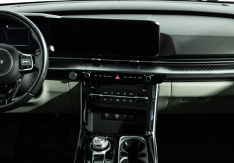 Подержанный автомобиль Kia Carnival 2022 года (15 фото)