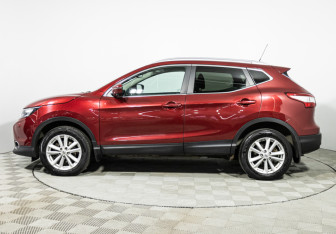 Подержанный автомобиль Nissan Qashqai 2014 года (8 фото)